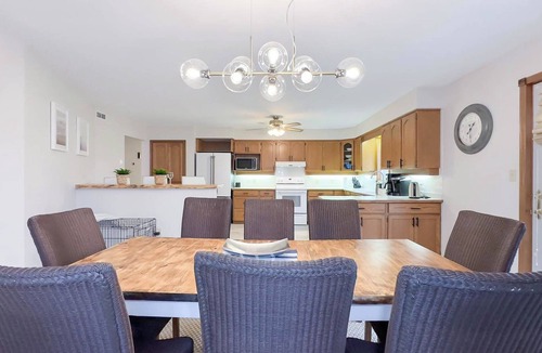 Bayfield Cottage | Lakeside Layover, King Bed, Sauna!