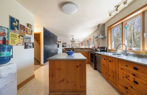 Bracebridge Cottage | Lakeside Memories Await at Trenanthia's Woody Cottage