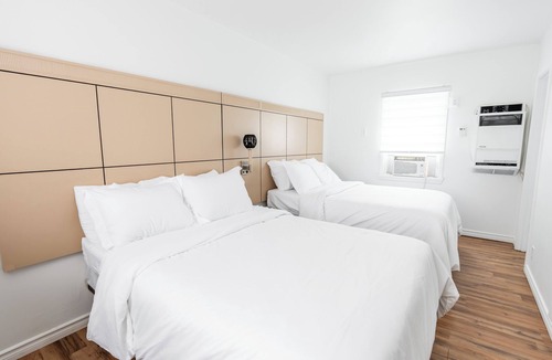 Lambton Shores Apartment | Lakeside Motel #14 | Near Ipperwash Beach | Free Parking & WiFi