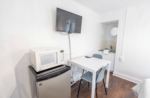 Lambton Shores Apartment | Lakeside Motel #8 | Near Ipperwash Beach | Free Parking & WiFi