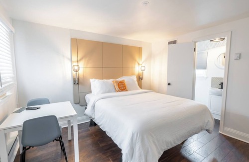 Lambton Shores Hotel | Lakeside Motel #3 | Near Ipperwash Beach | Free Parking & WiFi