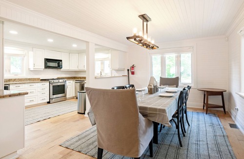 Waverly Beach House | Lakeside Paradise