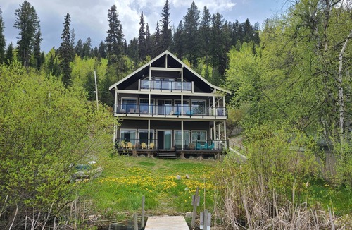 Pinantan Lake Cottage | Lakeside retreat for year-round fun, perfect for families and quiet getaways.