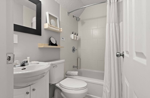 Okanagan-Similkameen Hotel | Lakeside Villa & Nordic Spa - Boutique motel with beach access