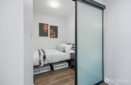 Downtown Kelowna Condo | Lakeview. Downtown. 2 beds. AC. Parking UDGRD.