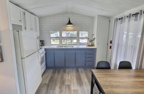 Sherkston Cottage | Lakeview Private Cottage Vacation Rental Located in Sherkston Shores Resort