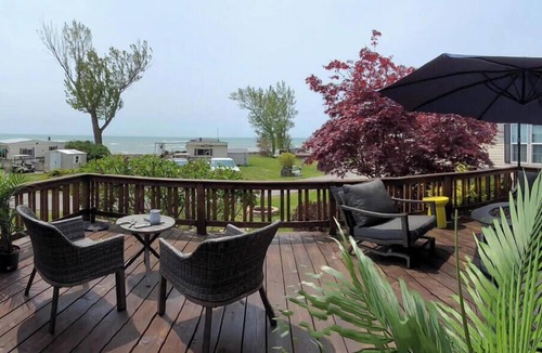Sherkston RV Rental | Lakeview Sherkston Shores Cottage with Lifted Golf Cart