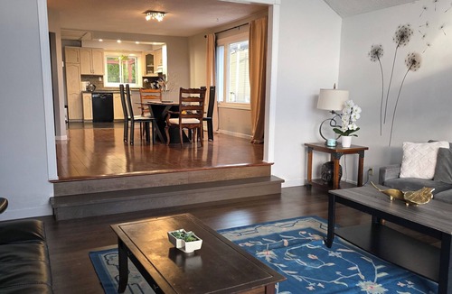 Keswick House | Lakeview, Warm and Inviting, Family Home