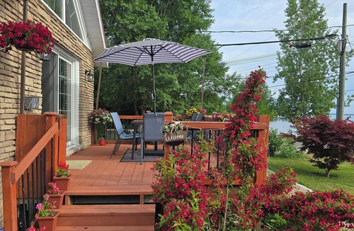 Keswick House | Lakeview, Warm and Inviting, Family Home