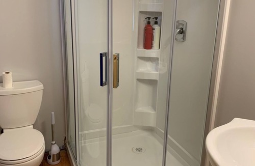 Ucluelet House | Large 1 bedroom suite close to beaches,trails with 4 beds