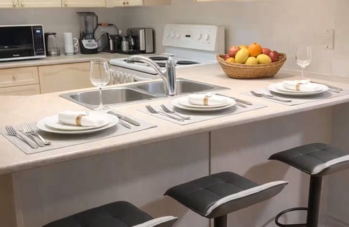 North York Condo | Large 2+2+den, private terrace, gym, sauna, garage, walk to subway!