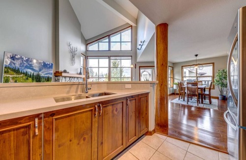 Blackcomb Villa | Large 3BD Townhome/Great Views/Hot Tub