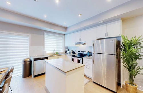 Newtonbrook House | Large 5 Bedroom/5 Bath [Near Rogers Stadium/Downsview by Keele and Wilson St]
