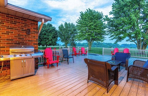 Middlesex Centre House | Large Countryside Home w/Pool & Hot Tub