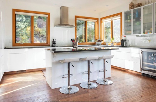 Whistler Ski Chalet | Large family chalet walk to all amenities