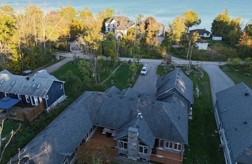 Innisfil Cottage | Large Innisfil Lakeview Cottage with steps to Lake Simcoe