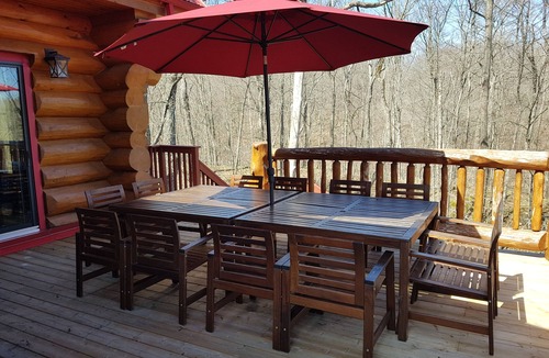 Lyndhurst Cottage | Large log home in private bay on Rideau Lakes near Kingston+1000 Islands