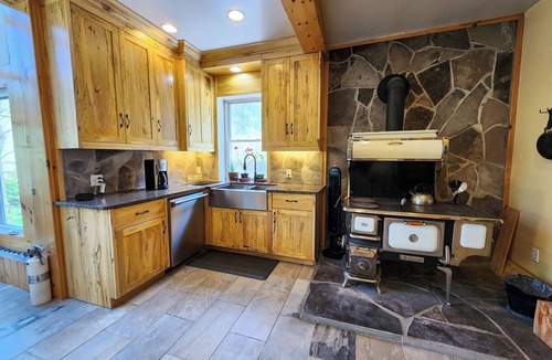 Southampton Cabin | Large multi bedroom Historic home, great for large families