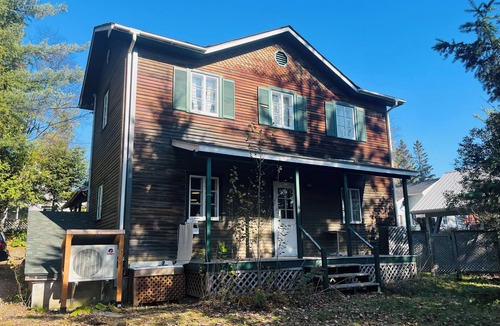 Val David House | Large, quiet house in the heart of the village - For rent by the month!