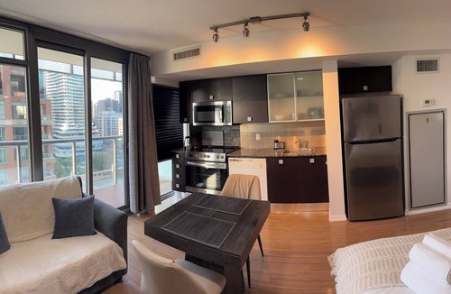 Bay Street Corridor Condo | Large studio with balcony on Bay & College in the heart of downtown Toronto