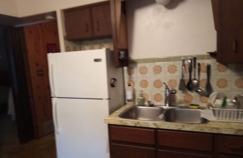 St. Catharines Apartment | Large, sunny, 2-room suite in private home near lake, beach, shopping, bus.