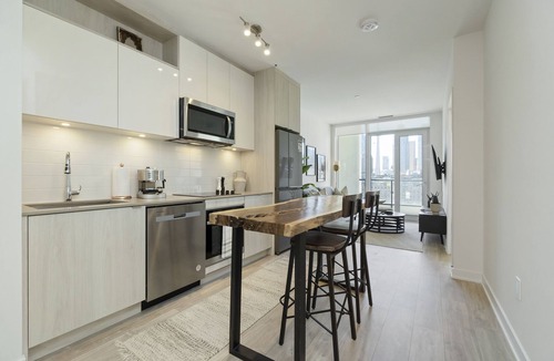 St. Lawrence Apartment | Large two bedroom condo with CN tower view!