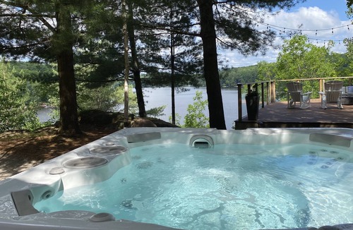 Windermere Cottage | Last Two Weeks of Summer Available- Large Dock, Hot Tub, Beach w Water Toys