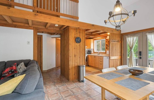 Val David Apartment | LAURA – Cozy Retreat with 4-Season Spa Val David