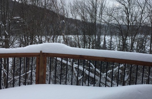 Ivry-sur-le-Lac Ski Chalet | LAURENTIANS WINTER 2026-2027 SUNNY, CHARMING & SPACIOUS 4 BR LAKEFRONT CHALET