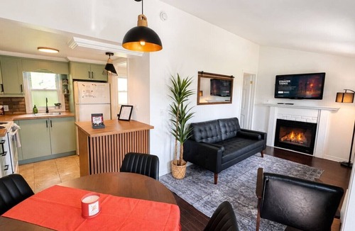 Sainte-Lucie-des-Laurentides Ski Chalet | Le Procrastineux, SPA privé et plage, kayaks