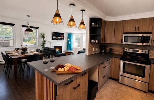 Sainte-Lucie-des-Laurentides Ski Chalet | Le pantouflard/Spa privé/Plage/kayaks gratuit