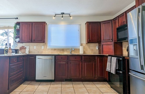 Toovey Heights House | Licensed Private Pool Sunset Views 15 min to Downtown