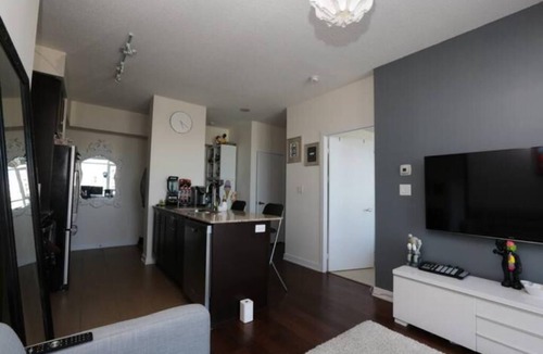 Downtown Mississauga Apartment | Little gem in the sky! Modern, Luxurious and Cozy.
