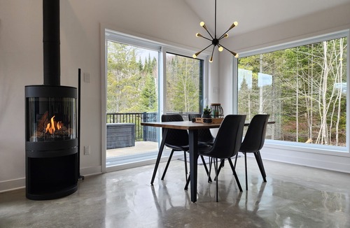Saint-Faustin-Lac-Carre Cottage | Little Home Box in the wilderness surrounded by ski resorts and hiking mountains