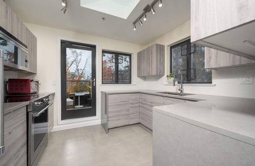 Central Lonsdale Apartment | Live the North Shore dream in this mountain-view penthouse!