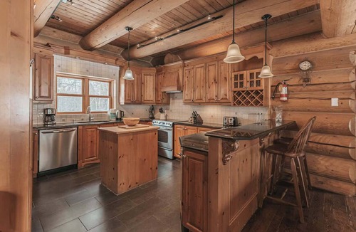 Fiddler Lake Resort Ski Chalet | Log Cabin: Heated Pool, Hot Tub & Volleyball
