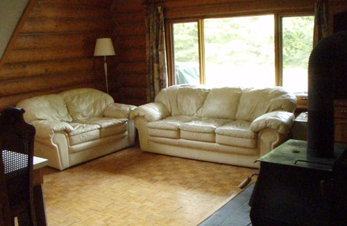 Cedarvale House | Log cabin in the woods get away, cell service 10 minutes by car!