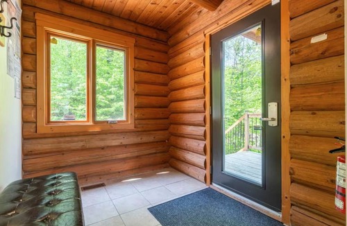 Saint-Faustin-Lac-Carre Ski Chalet | Log cabin | SPA, Comfort & Nature | Pets allowed!