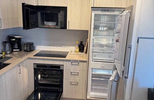 Oakville Apartment | Long Term Rental min 3+ month Available Luxury Condo – free parking + WiFi