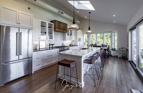 Glen Huron House | Lovely 4 bedroom, 3 bathroom home with spectacular views