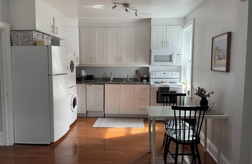 Wellington Village Apartment | Lovely, bright space in vibrant Hintonburg