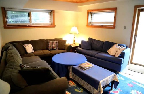 Markdale Cabin | Lovely Cabin Rental with Outdoor Pool and Hot Tub near Markdale, Ontario