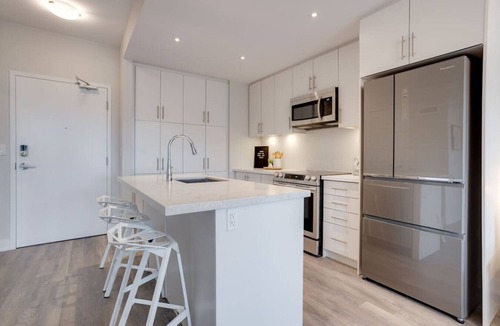 Innisfil Condo | Lovely Open Concept Friday Harbor Resort Condo