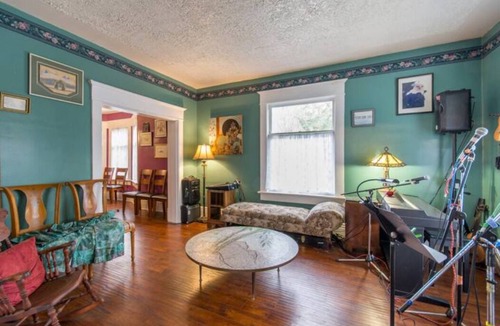 Burnaby House | Lovely Three Bedroom, 3 Bathroom, Heritage house, 2 blocks from Skytrain Station