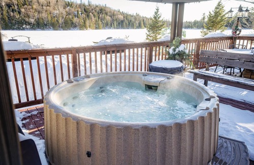 Sainte-Adele Ski Chalet | LUCERNE SUR LE LAC - Large private cottage - Laurentians