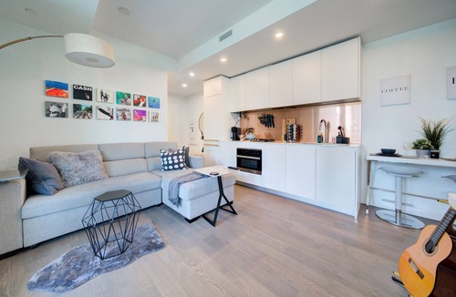 Downtown Vancouver Condo | Lux 1 bdrm private condo in Vancouvers most iconic building w AC and pool/gym