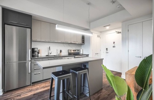 Mississauga Apartment | Luxe 1BR Apt with City Views, Near Lake Aquitaine