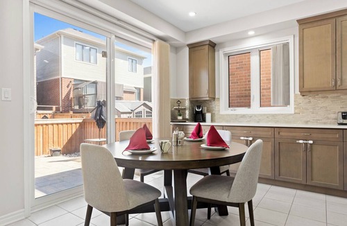 Halton Regional Municipality House | Luxe 6 Bed Home | Lion Safari | Ping Pong | Falls