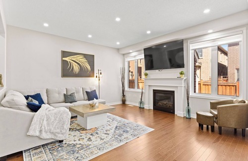 Halton Regional Municipality House | Luxe 6 Bed Home | Lion Safari | Ping Pong | Falls