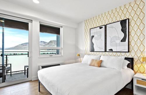 City Centre Apartment | LUXE King Bed Skyline Condo in Heart of Downtown